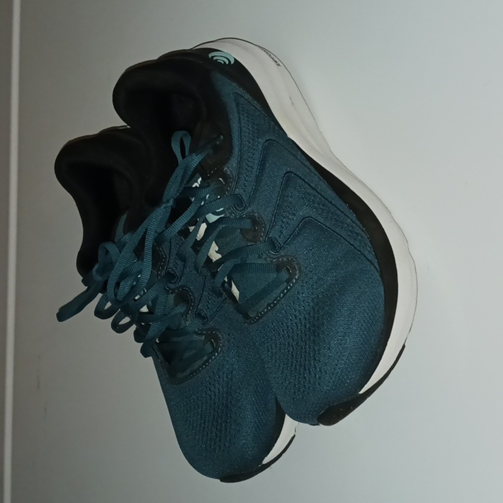 Topo Phantom 2 size 8.5womens.